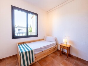 House | 3 bedrooms, iron/ironing board - House in Catalonia Near the Sea (Sant Pere Pescador)