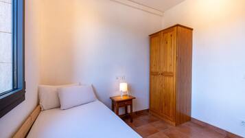 3 bedrooms, iron/ironing board