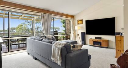 Azimuth - Spacious Family Retreat with City Views