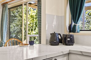 Interior - Azimuth - Spacious Family Retreat with City Views (Wentworth Falls)