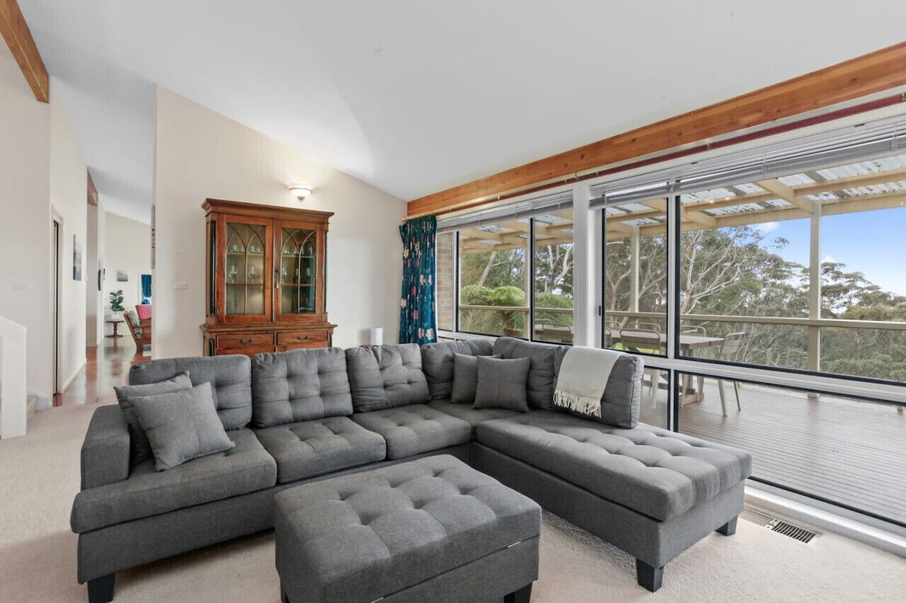 Smart TV, fireplace, ping pong