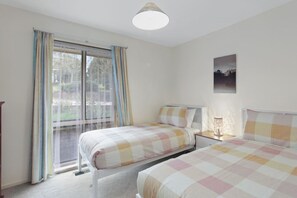 4 bedrooms, iron/ironing board, free WiFi, bed sheets