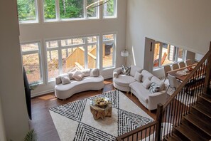 Smart TV, fireplace, offices - Northern Lights Chalet (Huntsville)