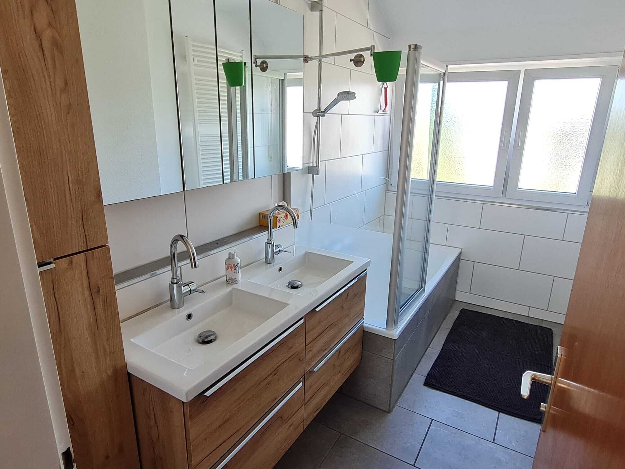 Jabón y papel de baño 