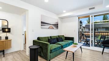 TV, fireplace, stereo