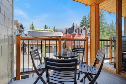 *BRAND NEW! Downtown 1 block from Main Street!*