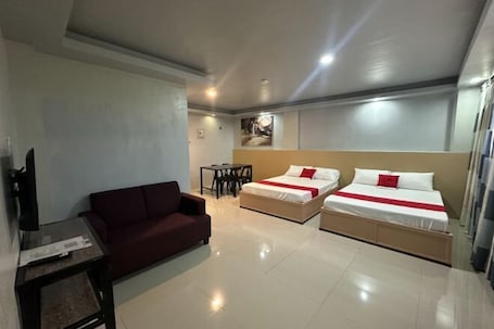 Room. RedDoorz @ FJ Hotel Tubungan Iloilo