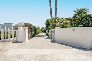 Property grounds - Valde Mare by Rentbeat (Ostuni)