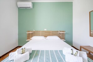 3 habitaciones, tabla de planchar con plancha, wifi y ropa de cama