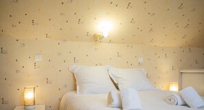 4 bedrooms, iron/ironing board, travel cot, WiFi