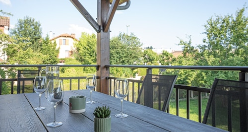 Green Oasis: 5-Room Apartment with Large Garden