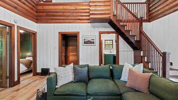 Smart TV, chimenea, videojuegos y libros