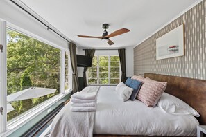 4 bedrooms, desk, iron/ironing board, travel cot