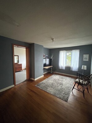 Interior - Charming 3-bedroom house with AC and WiFi in a very convenient location (Weirton)