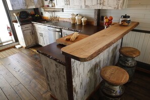 冷蔵庫、オーブン、コンロ、食器洗い機