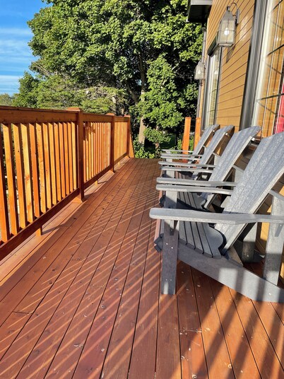 Island View Cottage: Waterfront-BBQ-Hottub-AC-Wifi, Island View Cottage