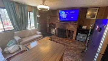 Télévision, cheminée