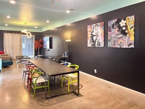 Dining room - Massive Compound 20 Beds-6 min walk (Austin)