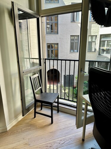 Classical 3 bedroom, 2 bath, minutes walk from Royal Palace, Shopping & Downtown