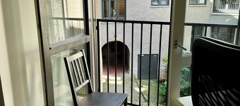 Classical 3 bedroom, 2 bath, minutes walk from Royal Palace, Shopping & Downtown