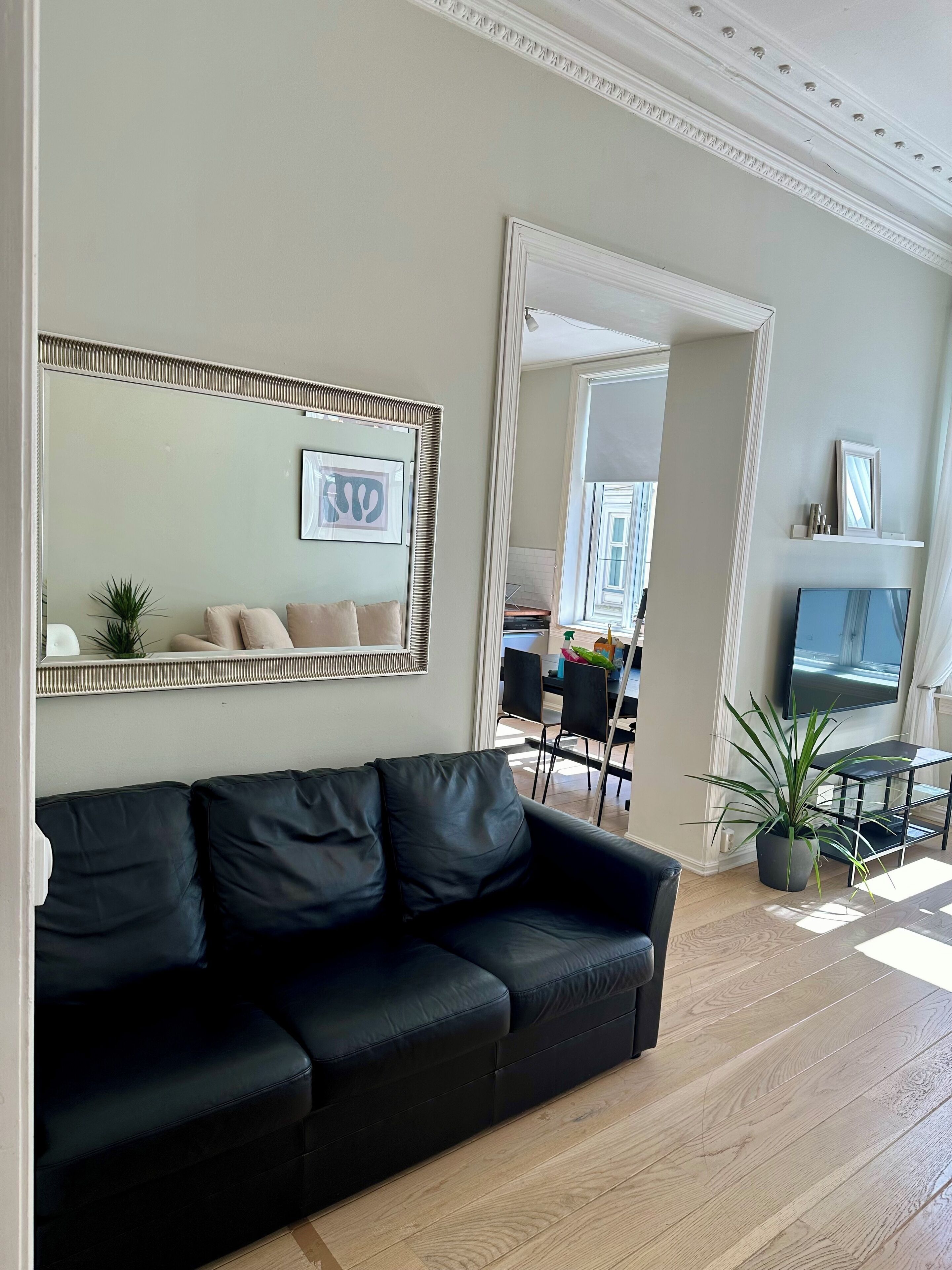 Smart TV, fireplace, video games