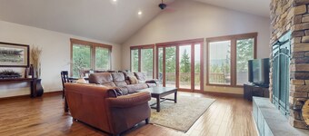 Mtn-view cabin with private hot tub, game room, firepit, large deck, fireplaces