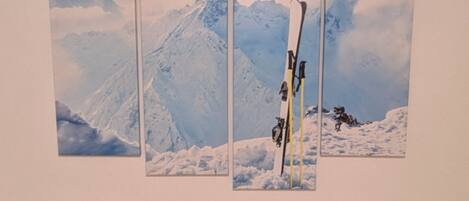 2 عدّة غرف نوم ومكواة/لوح كي وواي فاي وملاءات أسرّة