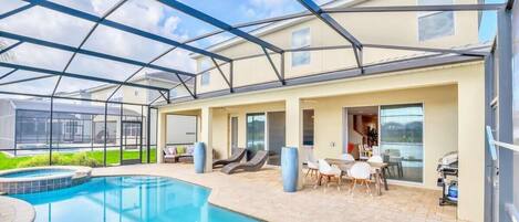 Kolam renang pribadi