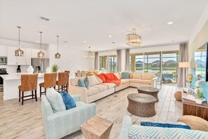 Smart TV, table football, ping pong - 19 Guest Home w Pool Hot Tub Cinema BBQ  (Kissimmee)