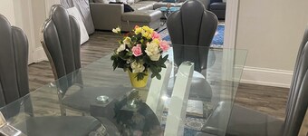 Large Downtown Apartment – Perfect for 4–5 People