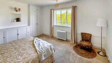 4 bedrooms, free WiFi, bed sheets
