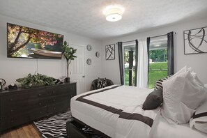 3 Schlafzimmer, Schreibtisch, Bügeleisen/Bügelbrett, Reisekinderbett
