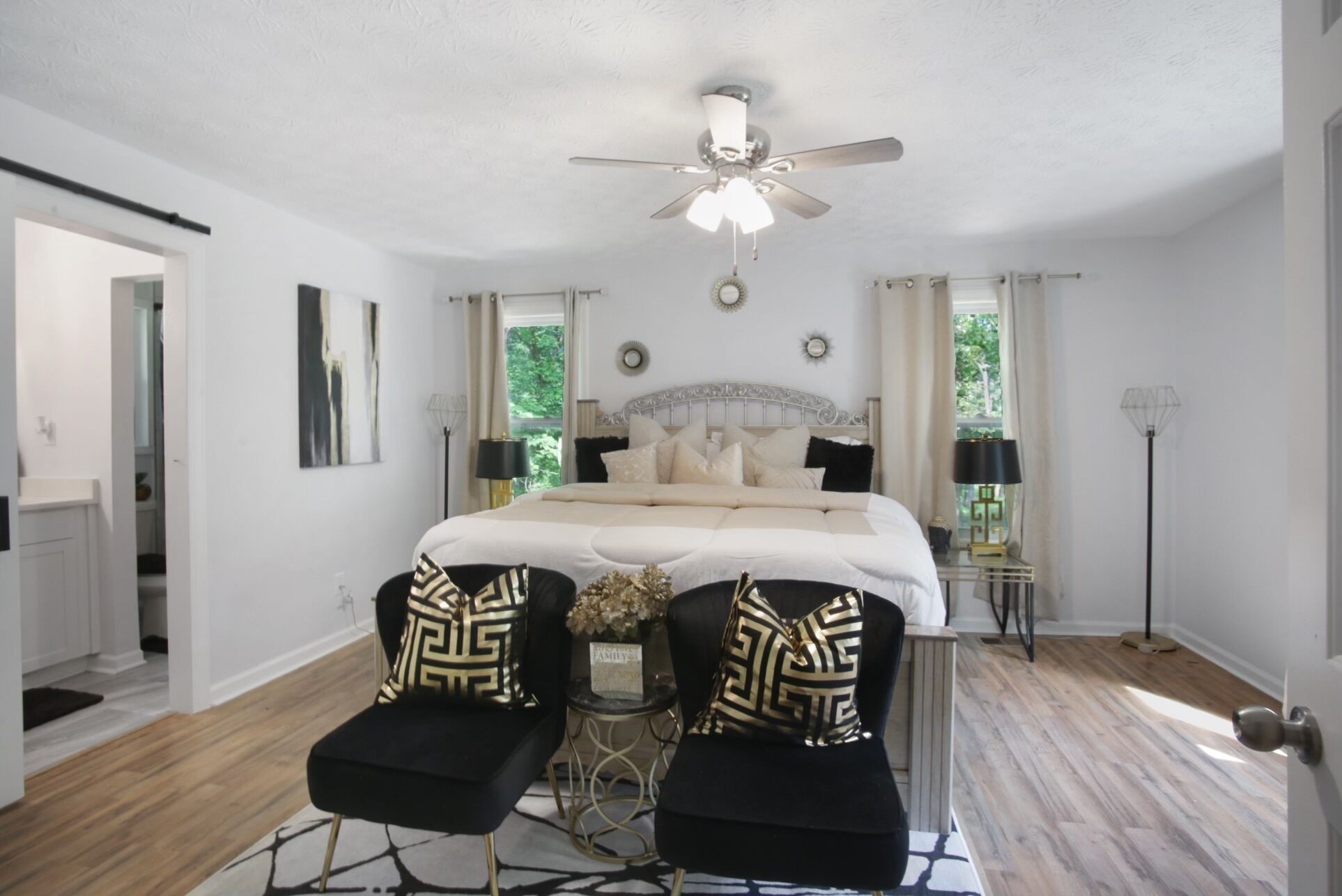 3 dormitoris, escriptori i planxa i posts de planxar 