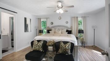 3 bedrooms, desk, iron/ironing board, travel crib