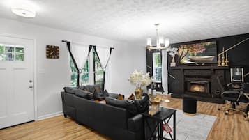 Smart TV, fireplace