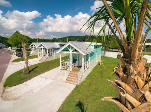 Cozy Tiny Home near JAX airport and River City Marketplace