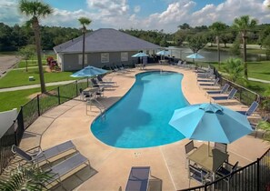 Outdoor pool - Cozy Tiny Home near JAX airport and River City Marketplace (Jacksonville)