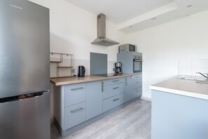 Fridge, microwave, oven, dishwasher - La Révellière - Wifi - Parking - Balcon (Angers)