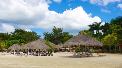 Relaxing seashore home with AC &WiFi in Lovely Lucea-btw MoBay & Negril-30 Mins