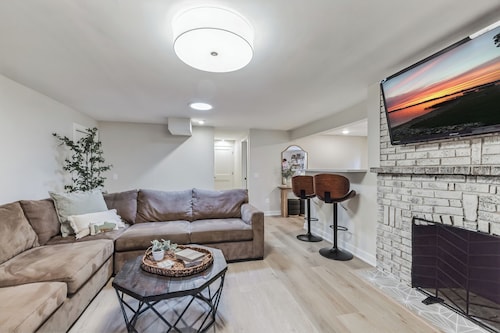 Your Peaceful Minnetonka Home Base • Comfortable, Cozy & Conveniently Located