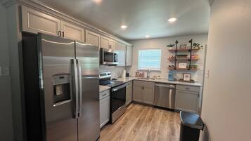 Micro-ondes, four, lave-vaisselle