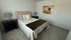 3 chambres, fer et planche à repasser, Wi-Fi, draps fournis