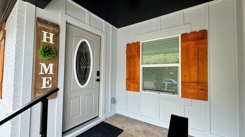 Cozy 3-bedroom house in Greenville 
Great location!!Close to everything !!NEW!!