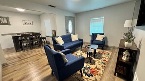 Smart TV - Cozy 3-bedroom house in Greenville
Great location!!Close to everything !!NEW!! (Greenville)