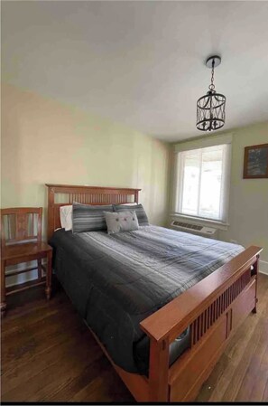 7 bedrooms, iron/ironing board, WiFi, bed sheets