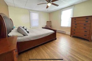 7 bedrooms, iron/ironing board, WiFi, bed sheets