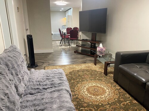 Downtown Apartment 6 or 7 People