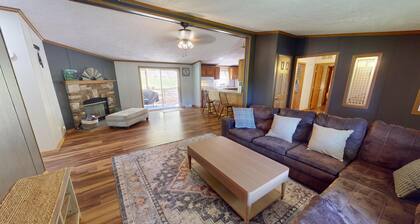 âParadise Hillâ A Charming 3-bedroom house in the country.