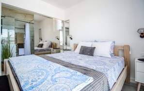 3 bedrooms, in-room safe, iron/ironing board, free WiFi