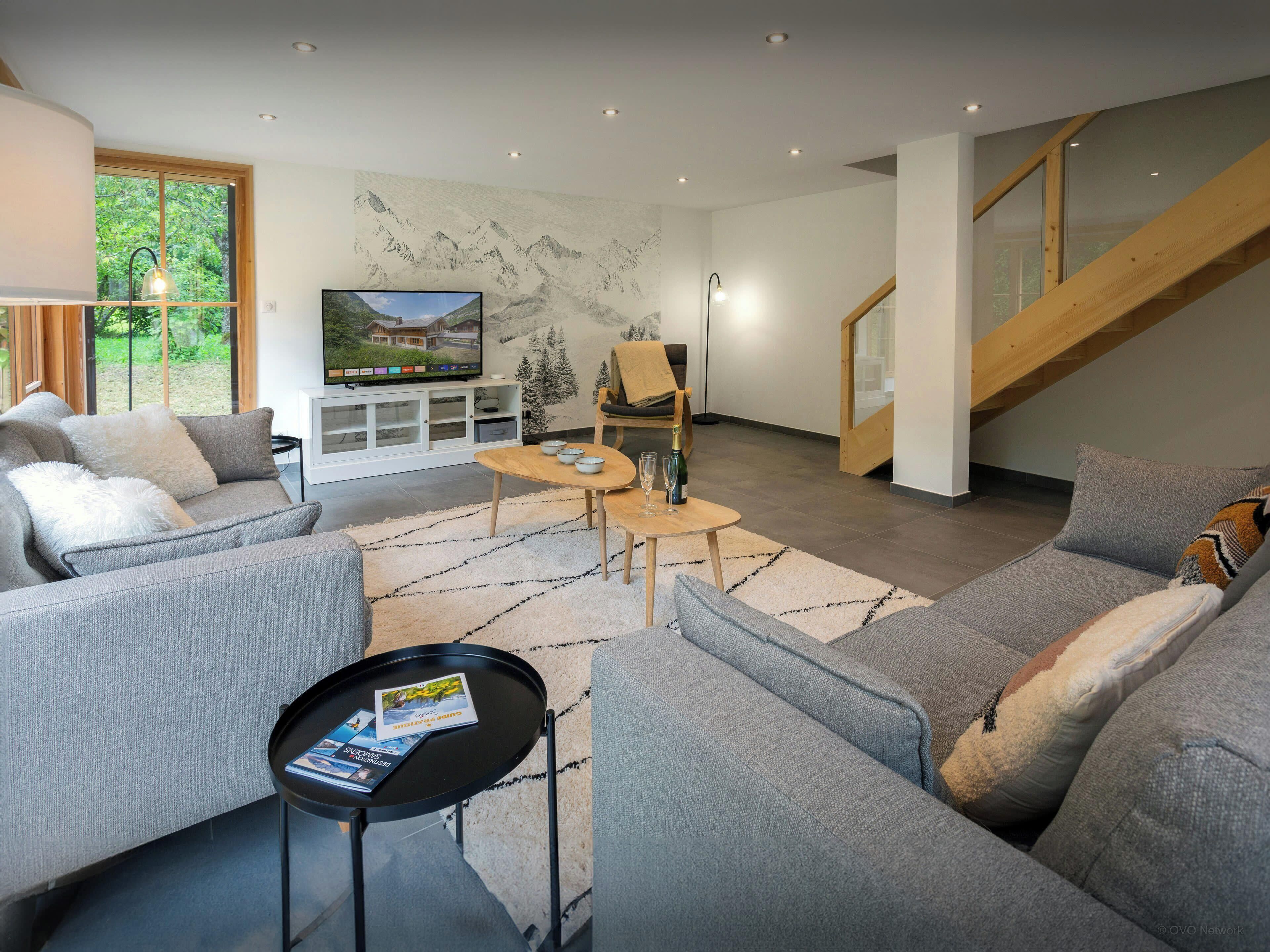 Televisión y chimenea 